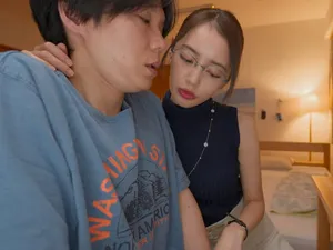 Cô vợ trẻ dâm đãng và ông bạn già phát sóng trực tiếp cảnh sex đôi hoành tráng trong khách sạn~ Mặc tất đen hở háng, quỳ xuống liếm cặc, cưỡi hông từ phía sau và quan hệ cho đến khi cô ấy van xin lòng thương xót...