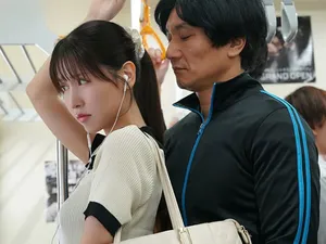 Người đàn ông lần đầu đi giã ngoại gái thì gặp cô nàng lần đầu đi làm gái, nhưng làm vì đam mê