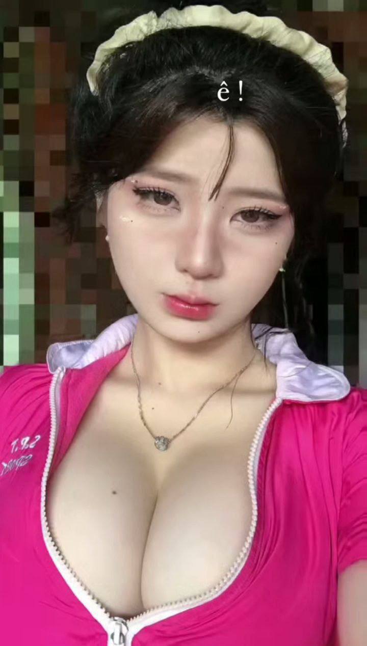 Nữ trưởng phòng thèm cặc gọi nhân viên lên phòng đóng gạch